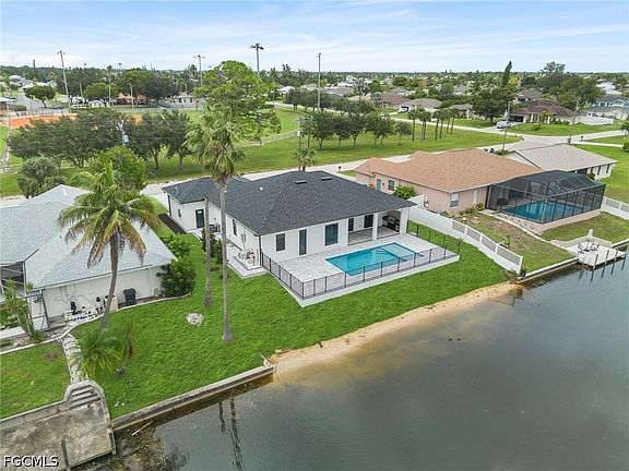 3rd image of 630 SW 15th St