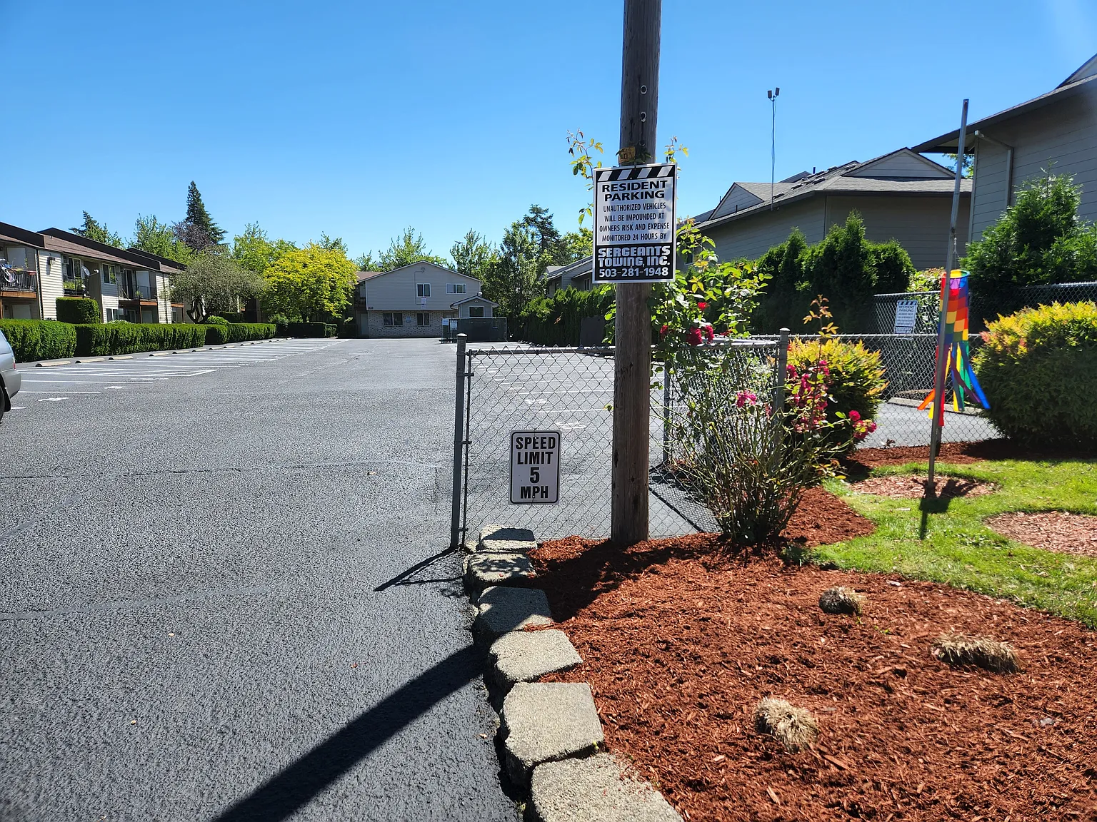 Emerald East Apartments — Photo 1