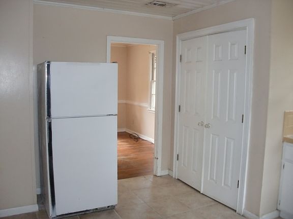 4th image of 318 E Rogers St