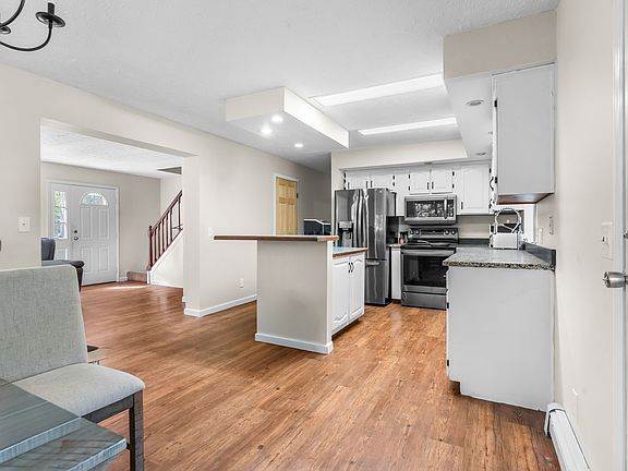 3rd image of 27 Church St