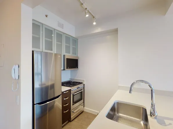 808 Columbus Avenue image 2 of 9