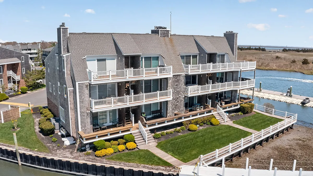 Building Photo - 1401 Harbour Cv S