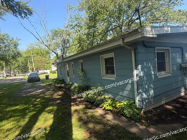 2783-2785 Brown St — Photo 2
