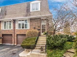 1893 Willowview Ter, Northfield, IL 60093