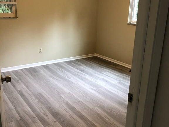 3rd image of 5044 Hollywood Ct