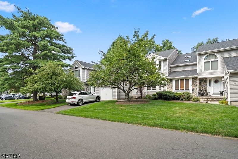 1st image of 35 Mulford Dr