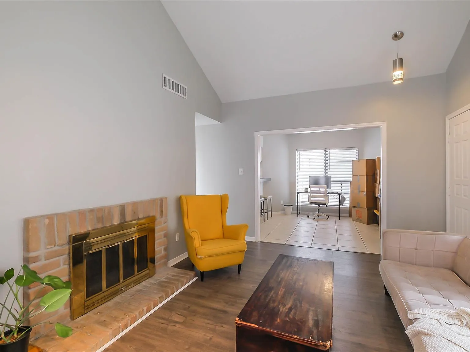 1 bed, 1.0 bath, 785 sqft, $1,200 — Photo 4