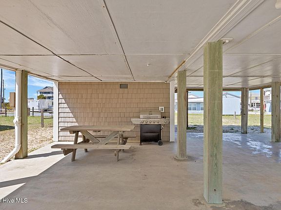 3rd image of 1303 N Topsail Drive