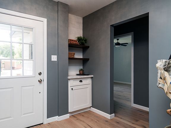 3rd image of 4126 E Avalon Dr