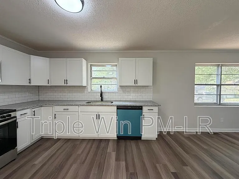33 Single Oaks Dr — Photo 10