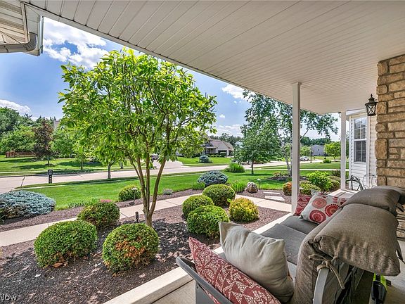 5th image of 209 Brook View Dr