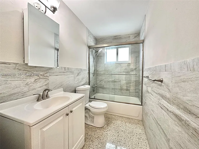 10303 NW 35th Pl — Photo 10