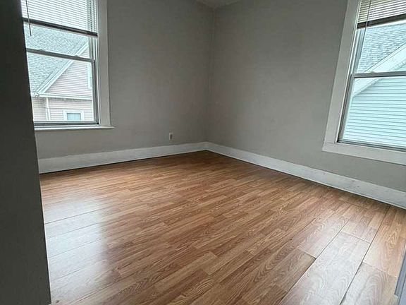 4th image of 168 Lloyd St #2
