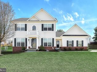 8693 Fairway Ct, Seven Valleys, PA 17360