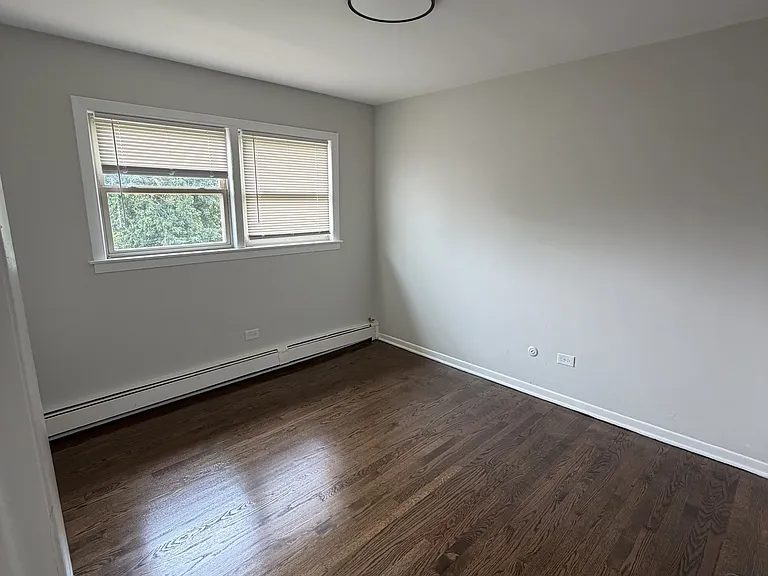 7810 S Escanaba Ave #1 — Photo 5
