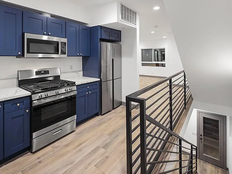 827 1/2 Centennial St — Photo 18