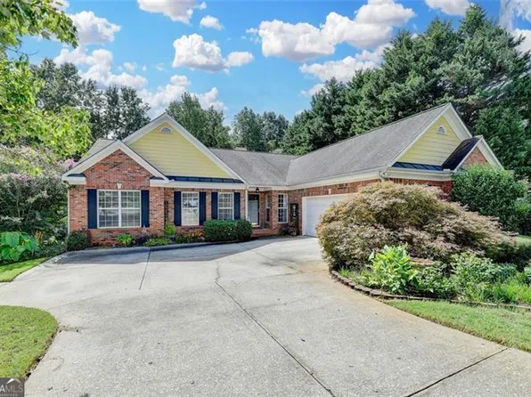 6307 Bluegrass Ln, Flowery Branch, GA 30542
