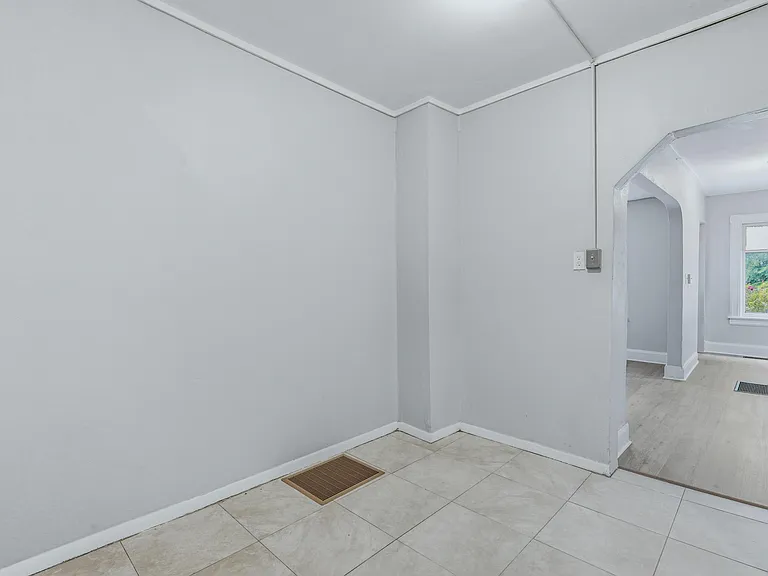 70 Van Deusen St — Photo 18