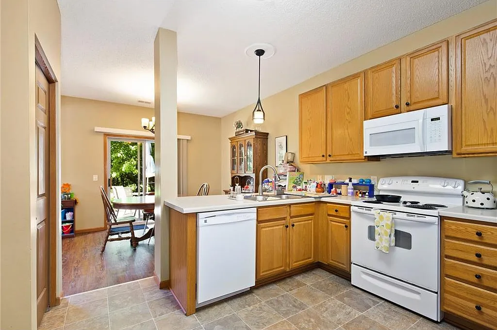 633 Kingfisher Ln — Photo 3
