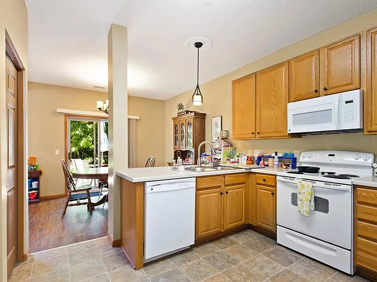 633 Kingfisher Ln #H — Photo 3