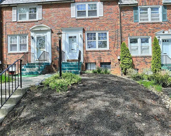 251 W Willow St — Photo 1