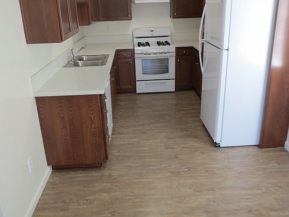 3rd image of 1737 Glencoe Dr
