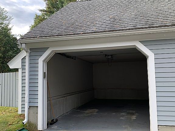 1 Car Garage