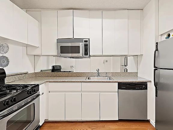 4th image of 22 W 15th St APT 7A