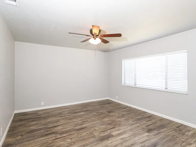 1497 Claremont Dr — Photo 3