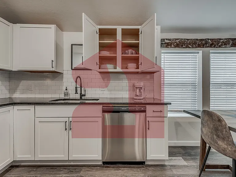 208 E Mosier St — Photo 41