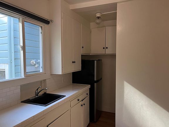 5th image of 1545 Hampshire St