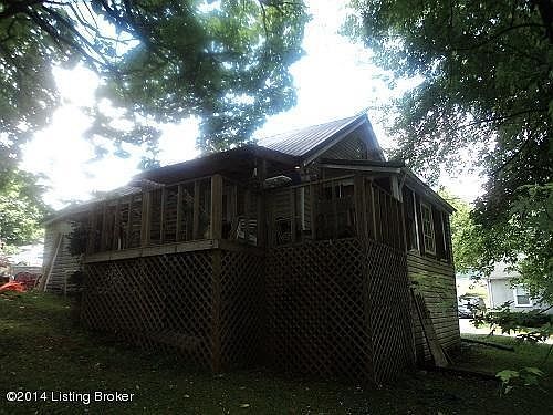 202 Barton Rd Back