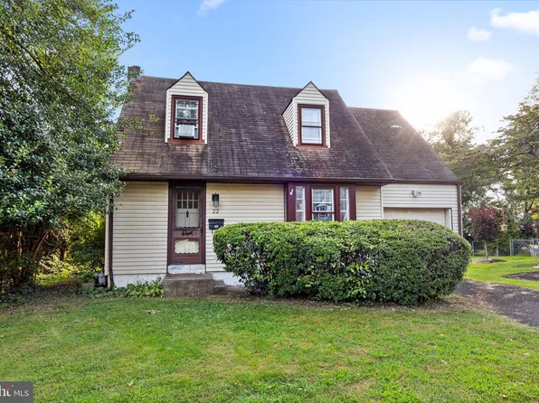 22 Oak Ave, Penndel, PA 19047
