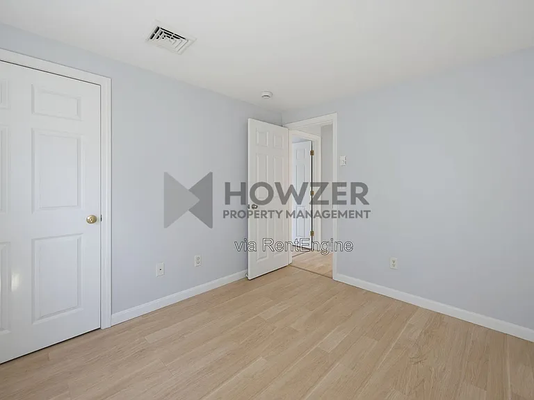 1029 Iyannough Rd #1D — Photo 6