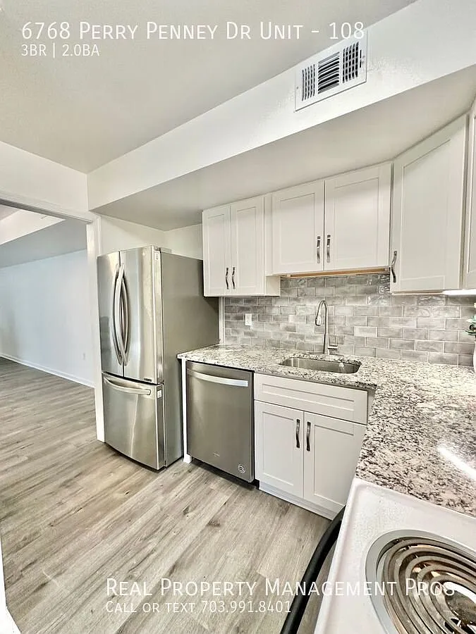 3bed 2bath in Terrace Townhomes of Annandale! — Photo 4