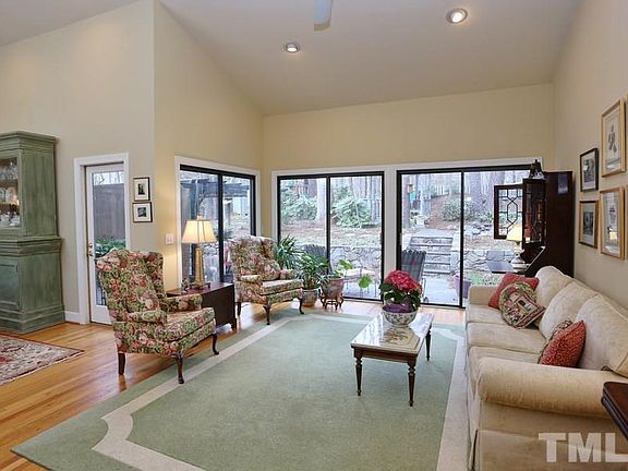 5th image of 217 Huntington Dr