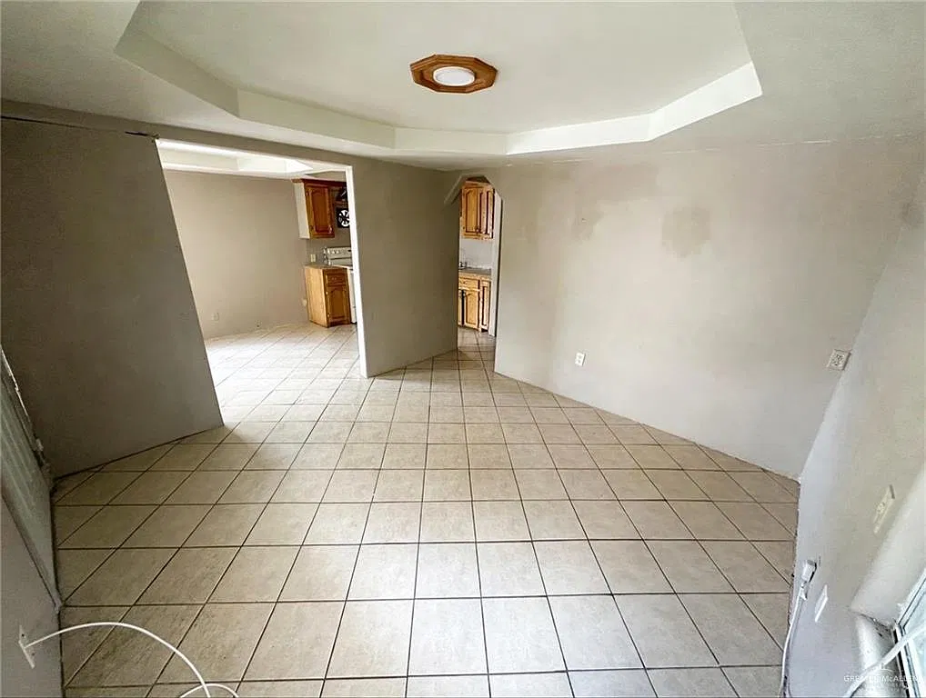 3 bed, 1.0 bath, 5717 sqft, $800 — Photo 4