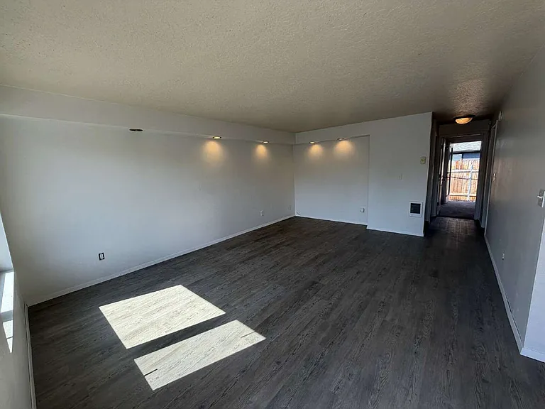 665 NE 7th St #1 — Photo 3