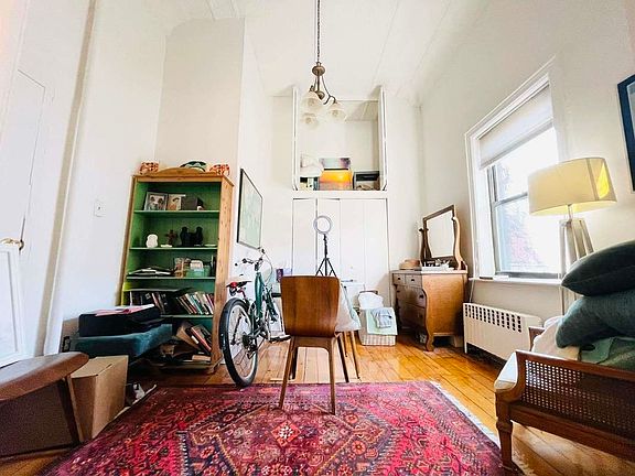 4th image of 411 6th Ave #2