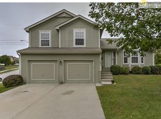 11631 N Charlotte St, Kansas City, MO 64155