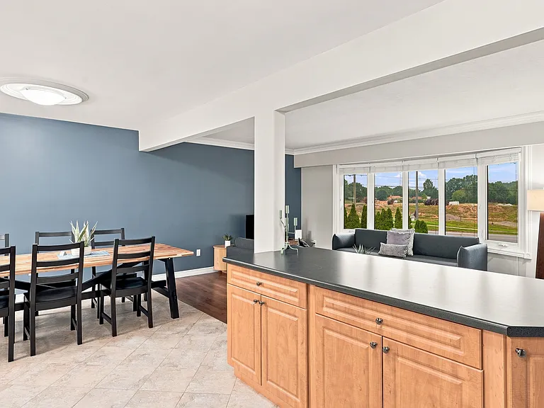 240 Lakeshore Rd #1 — Photo 9