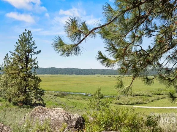 135 Lantern Way, Cascade, ID 83611