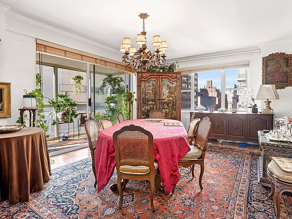 3rd image of 150 E 69th St APT 8T