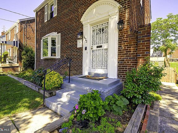 2nd image of 1822 41st Pl SE