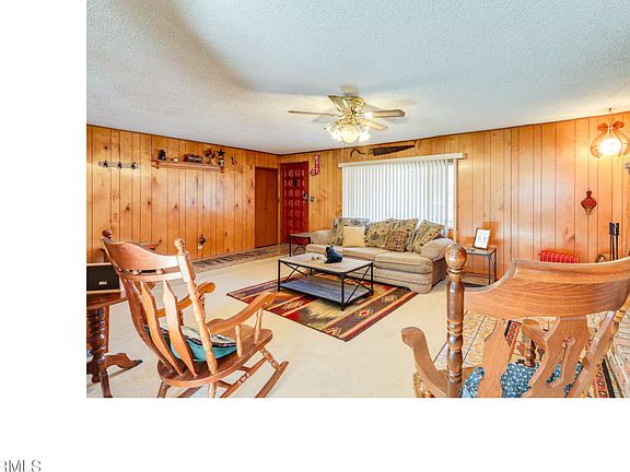 5th image of 429 W STANDAGE Drive