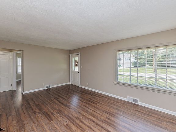 2nd image of 162 Kent Dr