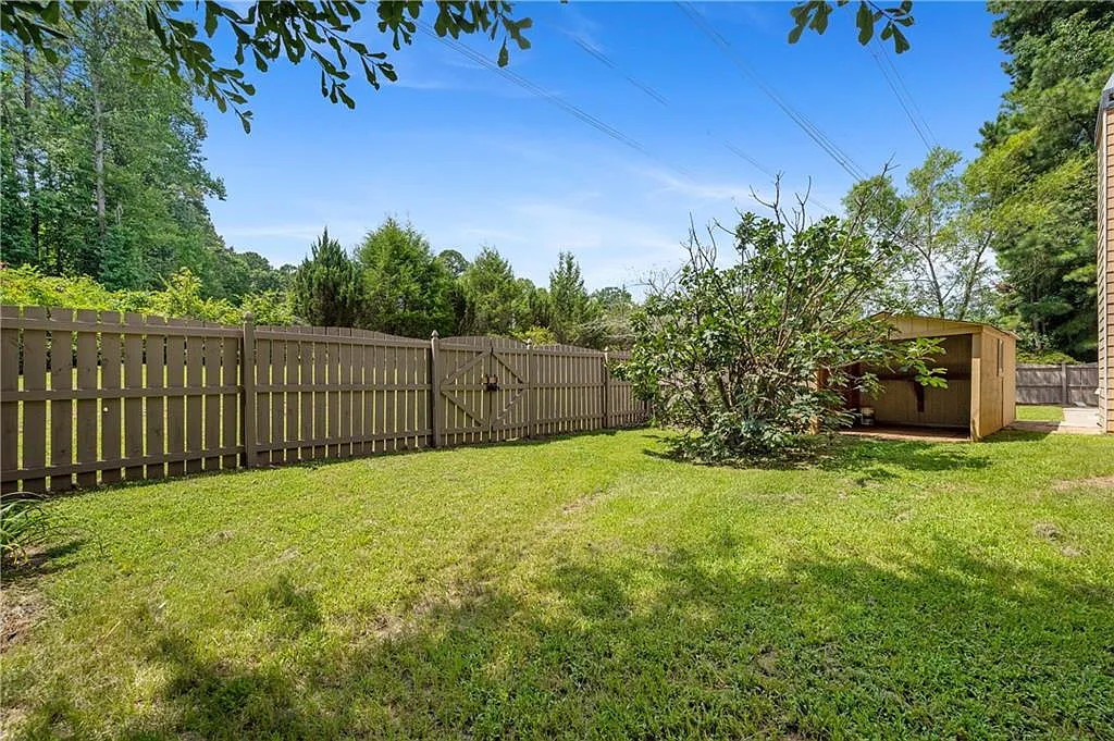 4 bed, 2.0 bath, 1825 sqft, $2,500 — Photo 3