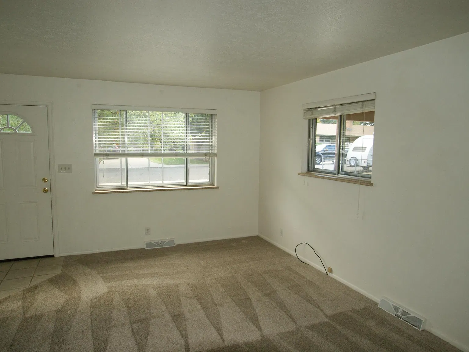 3 bed, $3,705 — Photo 4