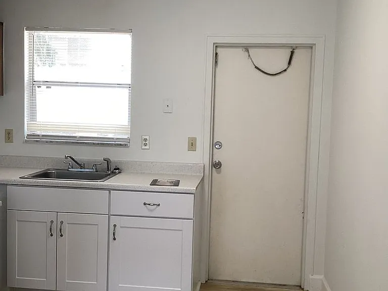 511 Hillcrest St #2 — Photo 3