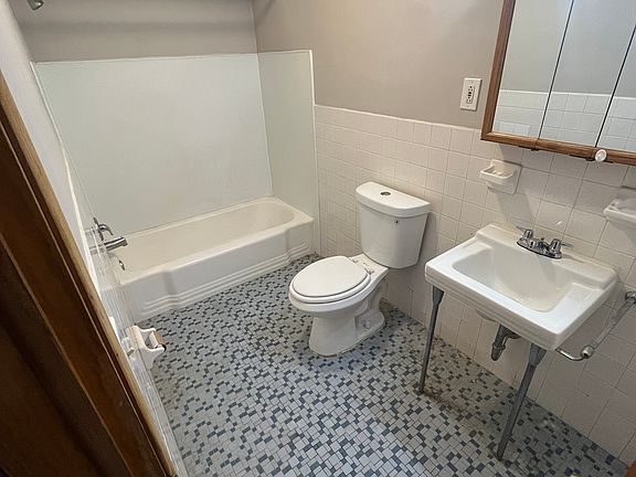 5th image of 17745 Lakeshore Blvd #8
